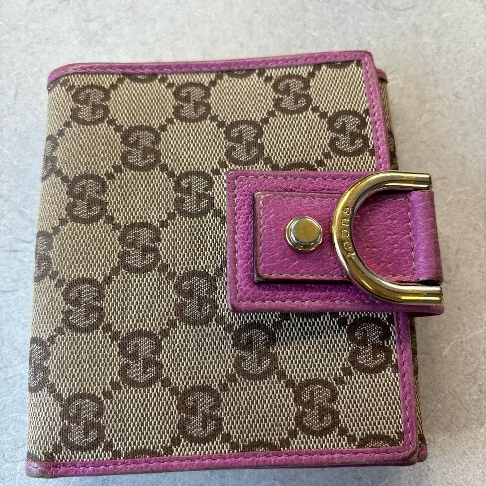 Women’s Gucci wallet used
